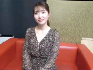 穿着毛茸茸西装的胖胖大学女孩在hentai游戏中给出了最好的乳交